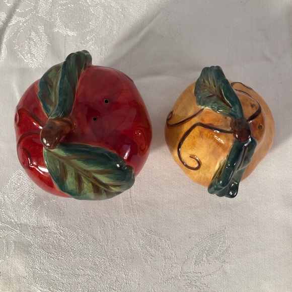 NWOT Gorgeous Lg Apple & Pear Ceramic Salt & Pepper Shaker Set. CLEAN & EXC COND - Picture 6 of 7